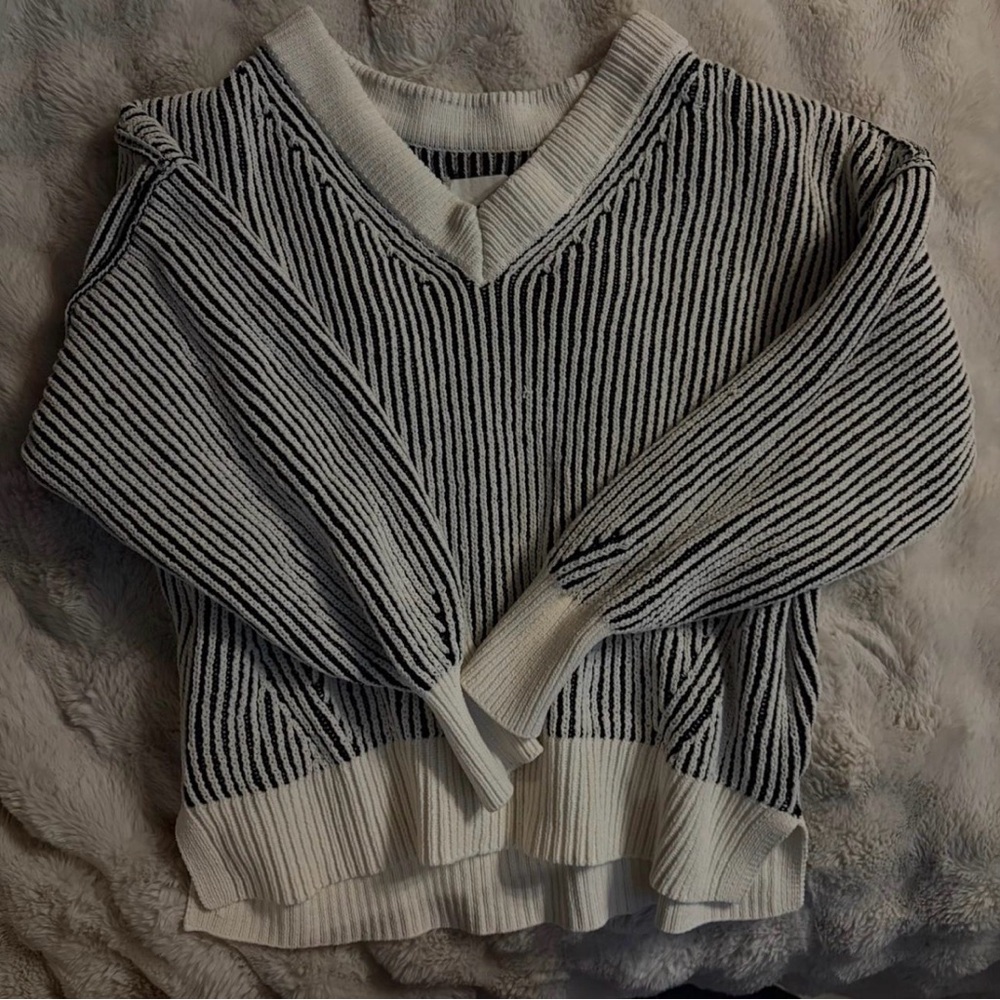 aerie Black and White Striped V-Neck Pullover Sweater